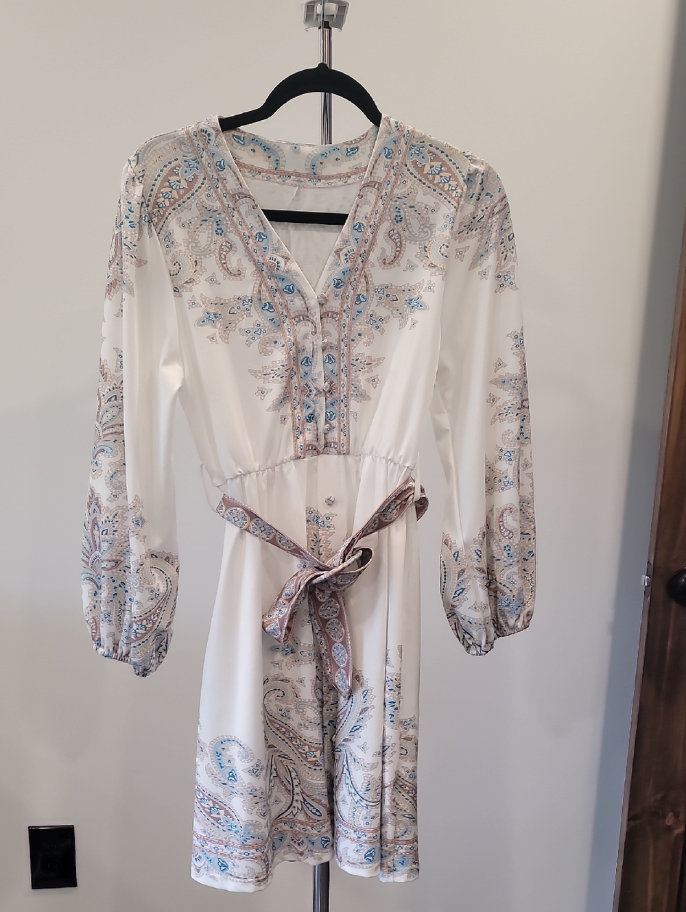 SHEIN White Paisley V-Neck Long-Sleeve Belted Dress with Blue & Tan Accents